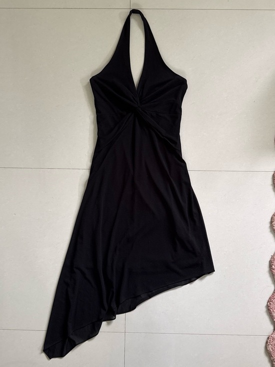 Laundry By Shelli Segal Dresses & Skirts - Laundry By Shelli Segal Black Halter Asymmetrical Midi Dress